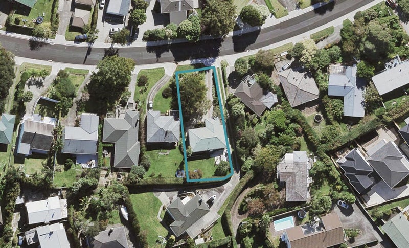 13 Shanaway Rise, Hillcrest, Auckland - Carousel 1