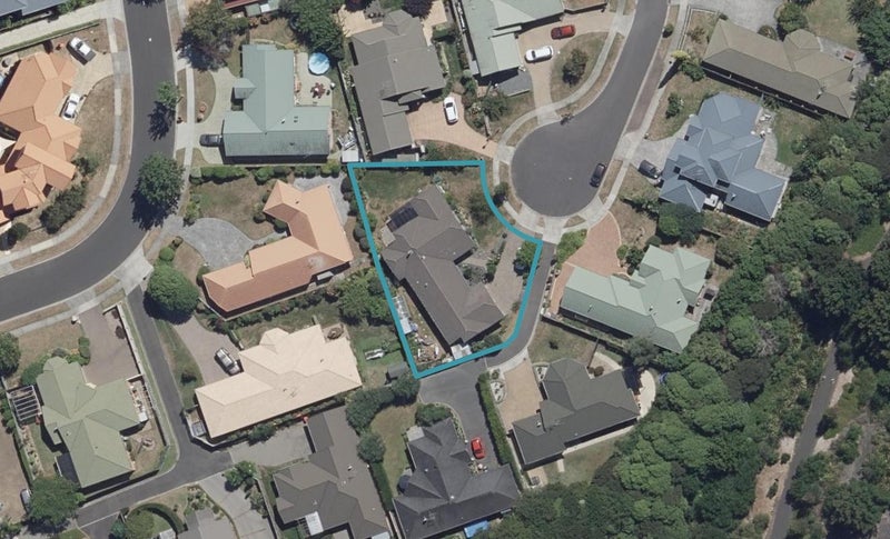 8 Makepeace Place, Flagstaff, Hamilton - Carousel 1