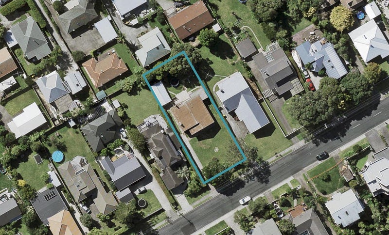 80 Norwood Road, Bayswater, Auckland - Carousel 1