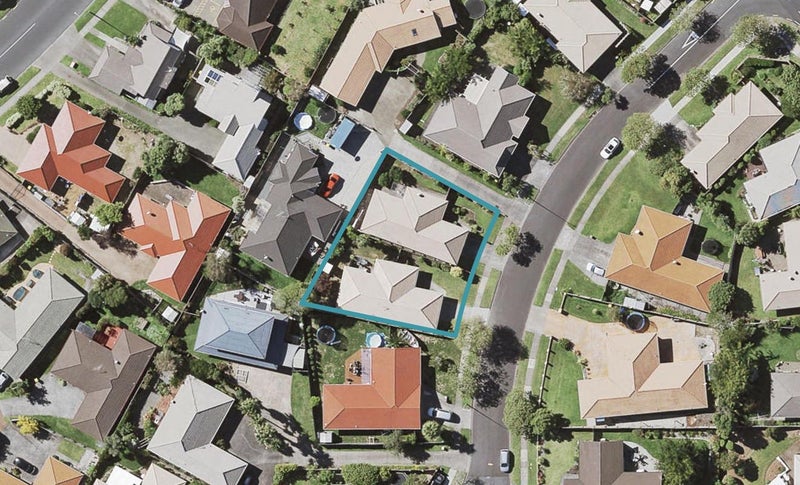 2/9 Travers Place, Northpark, Auckland - Carousel 1