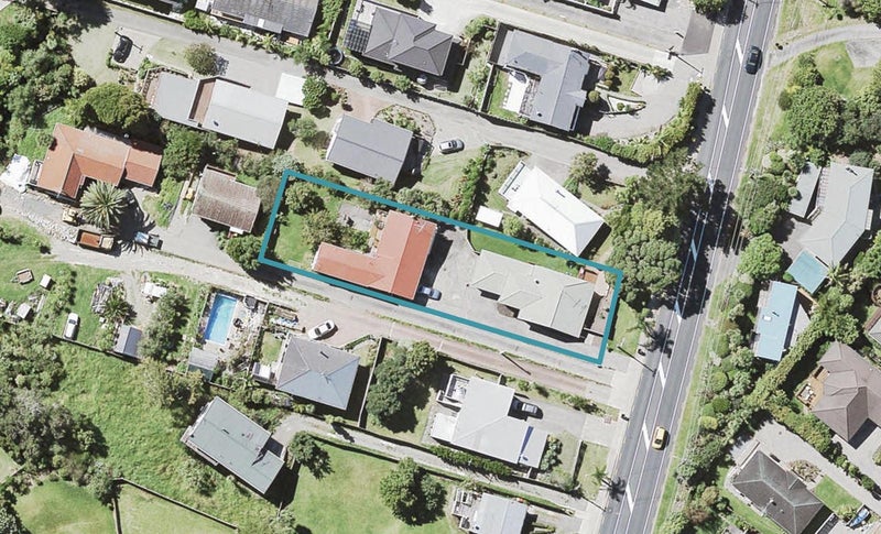 2/658 Beach Road, Browns Bay, Auckland - Carousel 1
