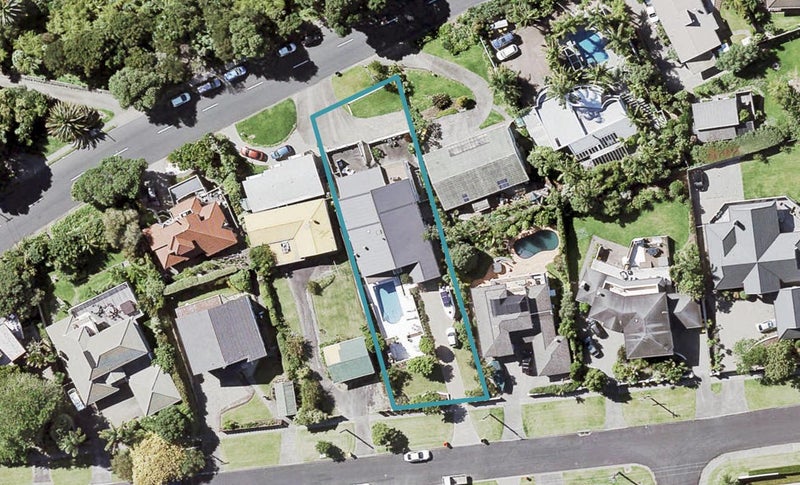 16 Beechwood Road, Rothesay Bay, Auckland - Carousel 1