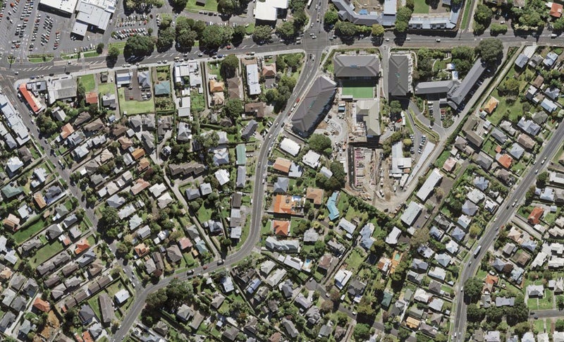 31A Warren Avenue, Three Kings, Auckland - Carousel 1