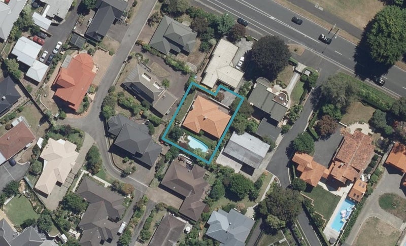 1295 Victoria Street, Beerescourt, Hamilton - Carousel 1