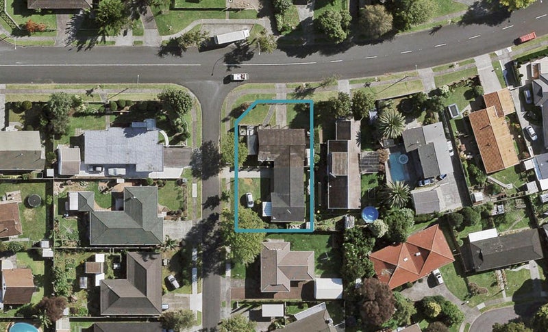 1/22 Walter Strevens Drive, Conifer Grove, Takanini - Carousel 1