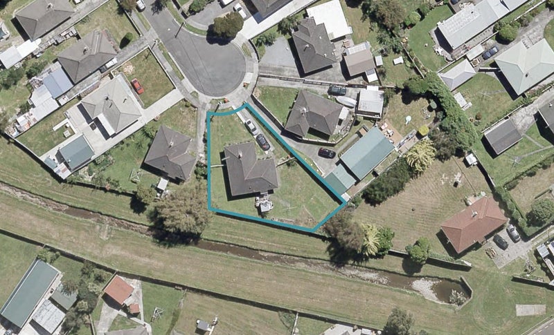 12 Carroll Grove, Trentham, Upper Hutt - Carousel 1