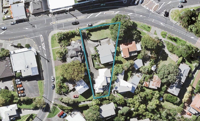 2/552 Beach Road, Rothesay Bay, Auckland - Carousel 1