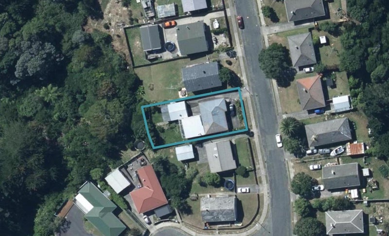 20 Sasanof View, Ascot Park, Porirua - Carousel 1