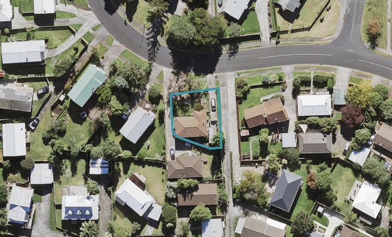 12 Elizabeth Drive, West Harbour, Auckland - Carousel 1