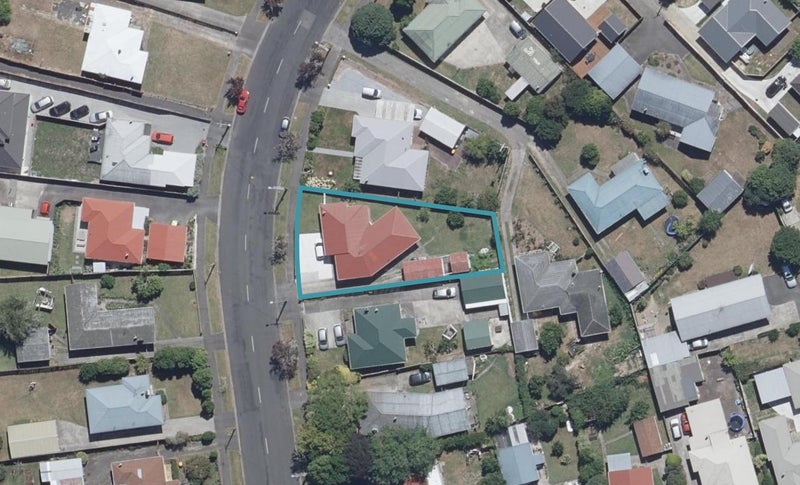16 Carrington Avenue, Hillcrest, Hamilton - Carousel 1