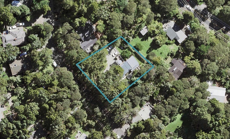 14 Minnehaha Avenue, Titirangi, Auckland - Carousel 1