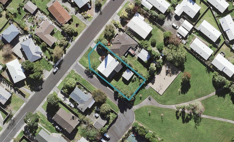 9 Patts Avenue, Glendene, Auckland - Carousel 1