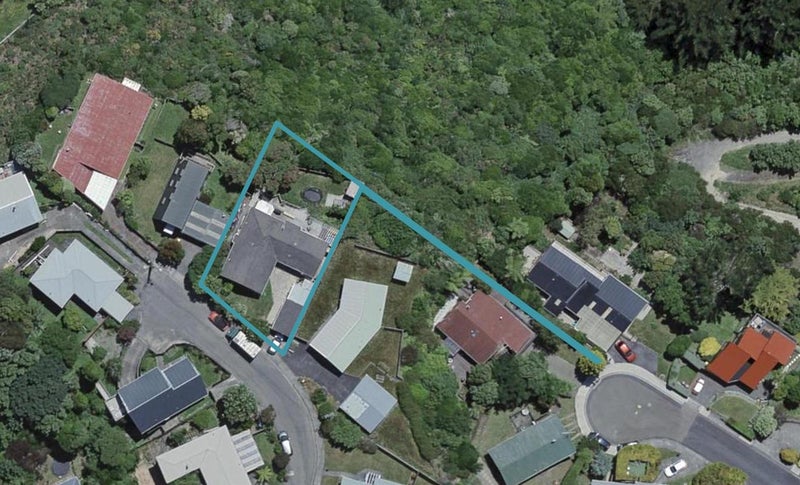 12 Pauline Way, Paparangi, Wellington - Carousel 1