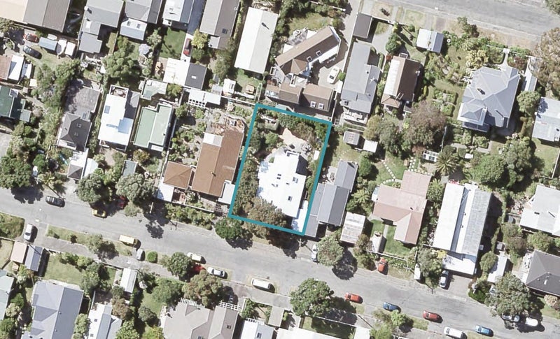 12 Konini Street, Eastbourne, Lower Hutt - Carousel 1