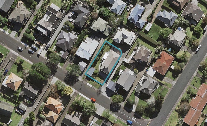 20 Kowhatu Road, One Tree Hill, Auckland - Carousel 1