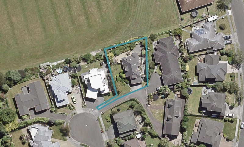 13 Kingfisher Close, Brown Owl, Upper Hutt - Carousel 1