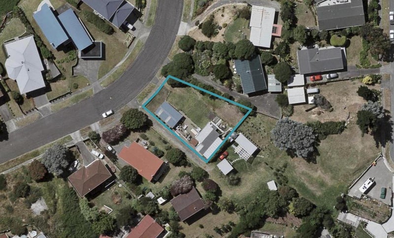 33 Hicks Crescent, Waikanae Beach, Waikanae - Carousel 1