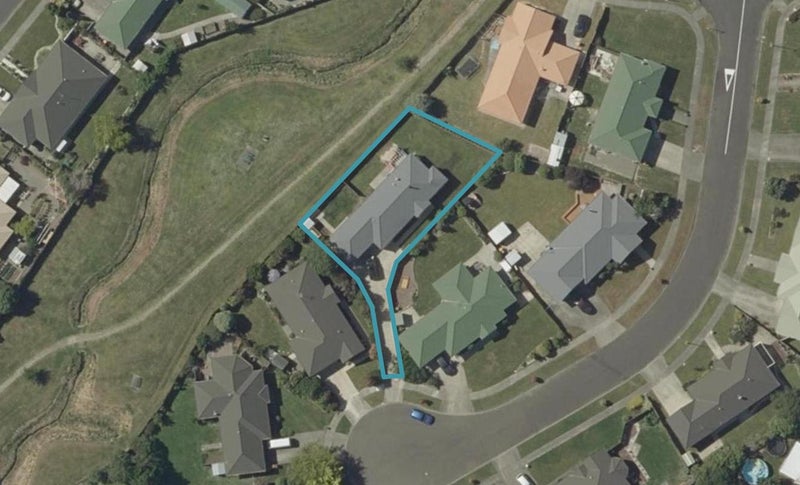 8 Logan Place, Kelvin Grove, Palmerston North - Carousel 1