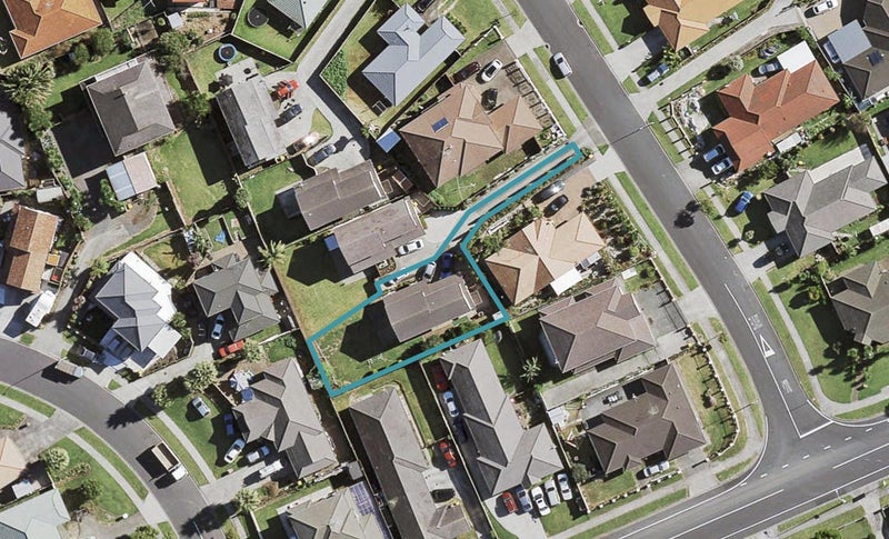 8 Pitt Avenue, Clendon Park, Auckland - Carousel 1