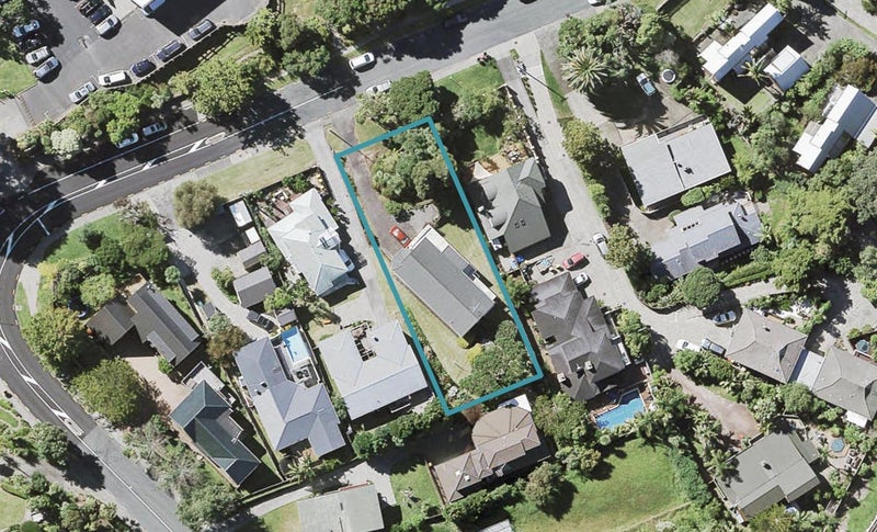 13 Clematis Avenue, Murrays Bay, Auckland - Carousel 1