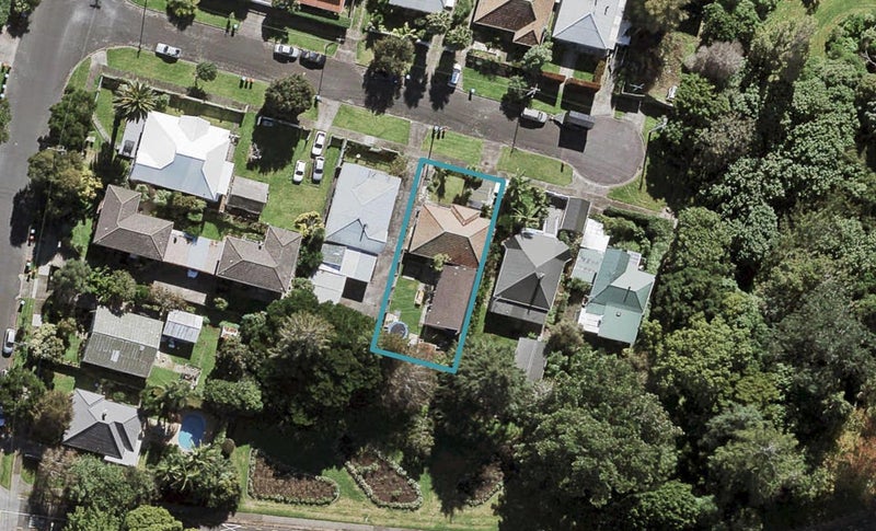 3 Thanet Avenue, Sandringham, Auckland - Carousel 1