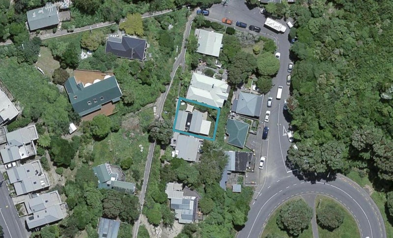 2 Irvine Street, Aro Valley, Wellington - Carousel 1