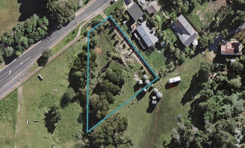 61 Sea View Road, Ostend, Waiheke Island - Carousel 1