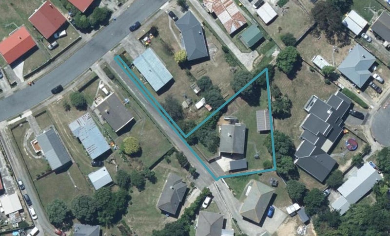 42 Arahura Crescent, Waitangirua, Porirua - Carousel 1