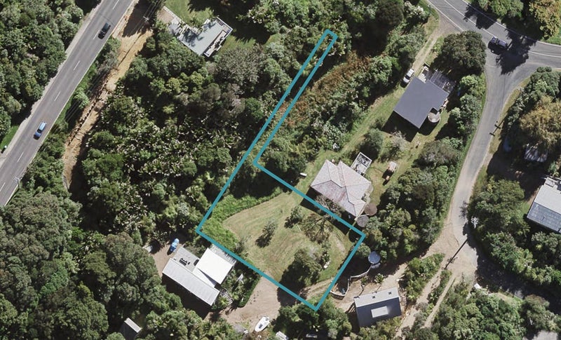2 Waiheke Road, Onetangi, Waiheke Island - Carousel 1