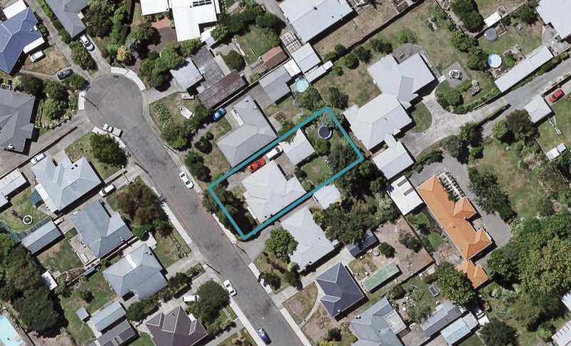 208 Tudor Avenue, Mayfair, Hastings - Carousel 1
