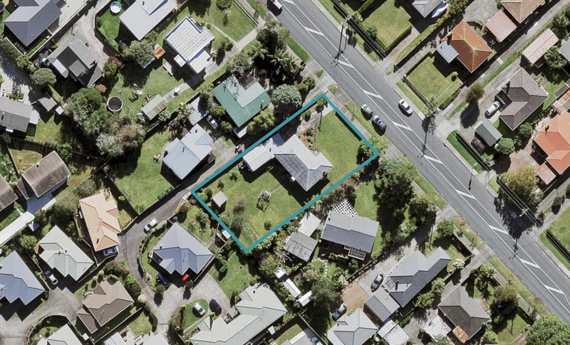 676 Te Atatu Road, Te Atatu Peninsula, Auckland - Carousel 1