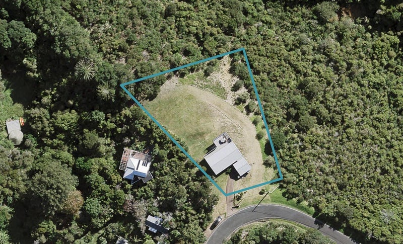 21 Queens Drive, Oneroa, Waiheke Island - Carousel 1
