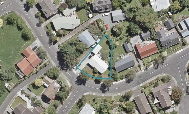 16 Kurth Crescent, Silverstream, Upper Hutt - Carousel 1
