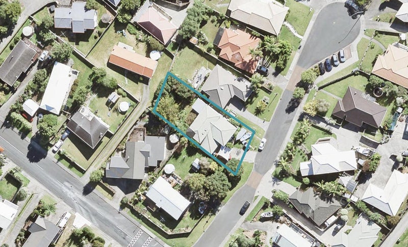 3 Greta Place, Stanmore Bay, Whangaparaoa - Carousel 1