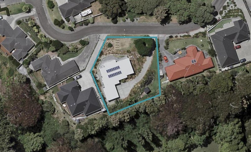 16 Fairway Oaks Drive, Waikanae Beach, Waikanae - Carousel 1