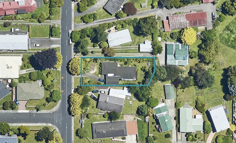 102 Grand Vue Road, Kawaha Point, Rotorua - Carousel 1