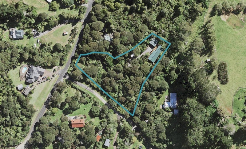 8 Cochran Road, Oratia, Auckland - Carousel 1
