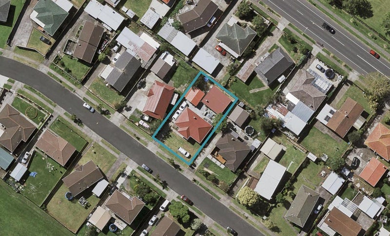 16 Dillon Crescent, Clover Park, Auckland - Carousel 1