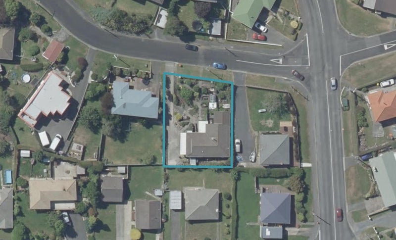 41 Waldron Crescent, Green Island, Dunedin - Carousel 1