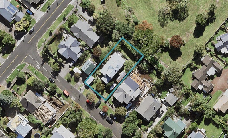 13 Maybeck Road, Mount Albert, Auckland - Carousel 1