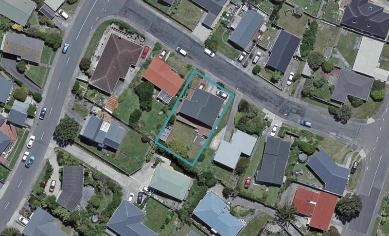 7 Gow Street, Newlands, Wellington - Carousel 1