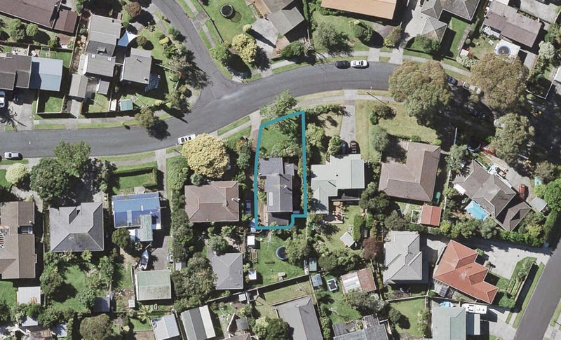 27 La Perouse Street, Botany Downs, Auckland - Carousel 1