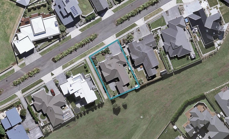 10 St Andrews Parkway, Waiwhakaiho, New Plymouth - Carousel 1