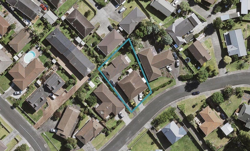2/4 Miriam Corban Heights, Henderson, Auckland - Carousel 1