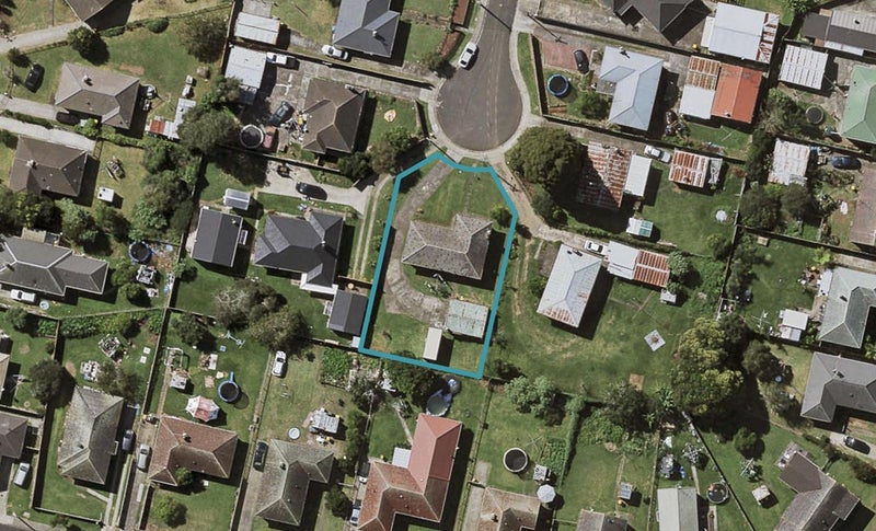 12 Stewart Place, Otara, Auckland - Carousel 1