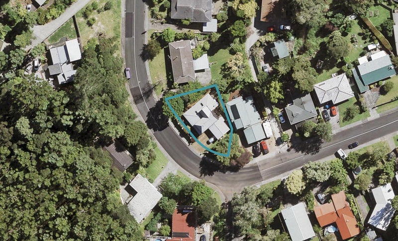 35B Daffodil Street, Titirangi, Auckland - Carousel 1