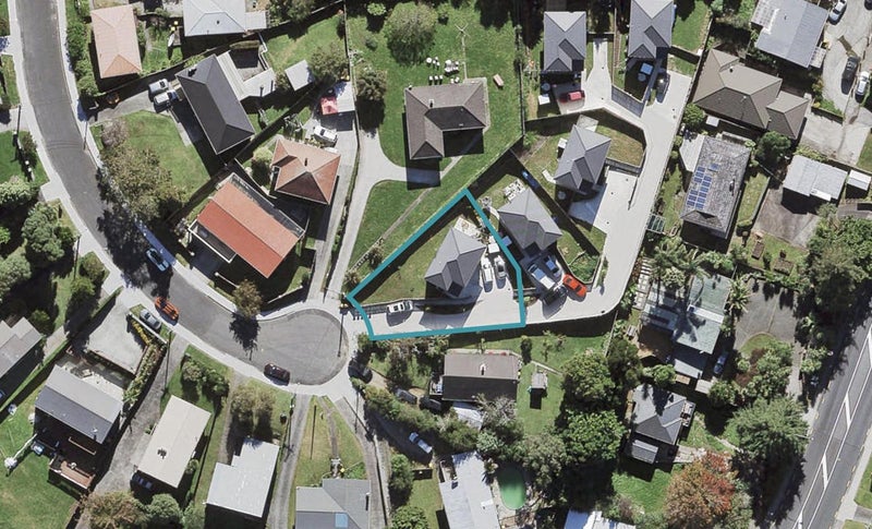 14B Castaing Crescent, Te Atatu South, Auckland - Carousel 1