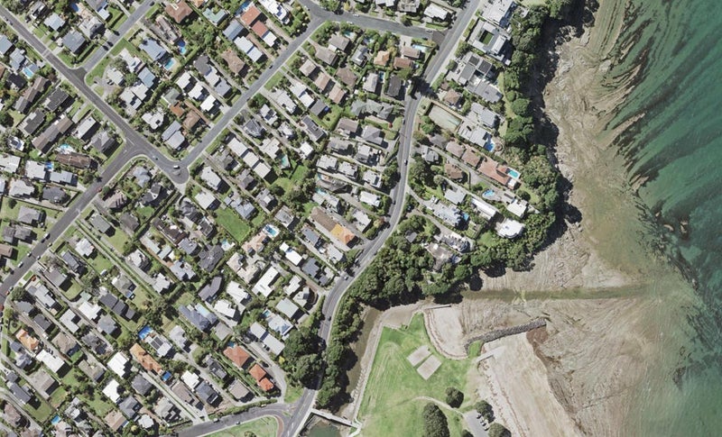2/18 Beach Road, Castor Bay, Auckland - Carousel 1