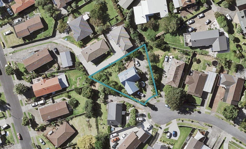 11 Acland Place, Botany Downs, Auckland - Carousel 1