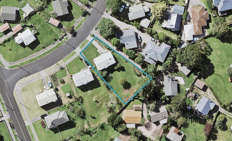 12 Courtland Avenue, Glen Innes, Auckland - Carousel 1